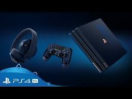 De couleur bleu foncé transparent avec des logos cuivrés, la machine est disponible le 24 août prochain au prix indicatif de 499 euros. Sony Devoile Une Ps4 Pro 2to En Edition Tres Limitee A 499 Euros