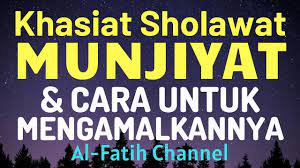 Berikut adalah 10 cara membaca dan khasiat dari sholawat munjiyat. Khasiat Sholawat Munjiyat Tata Cara Mengamalkan Sholawat Munjiyat Rezeki Berlimpah Lancar Melimpah Youtube