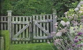 Inspiring Rustic Garden Gates Design Ideas Hoommy Com Rustic Gardens Garden Gates Garden Gate Design