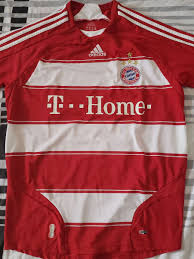 O bayern de munique irá colaborar no leilão beneficente da federação paulista de futebol, que tem como objetivo ajudar financeiramente atletas e árbitros de baixa renda afetados pela o octacampeão alemão doou uma camisa oficial do meia brasileiro naturalizado espanhol thiago alcântara. Camisa Do Bayern De Munique 2007 Roupa Esportiva Masculino Adidas Usado 39970879 Enjoei