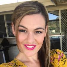 Elise Robinson's Instagram, Twitter & Facebook