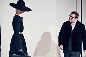 Paris (ap) — israeli fashion designer alber elbaz, best known for being at the helm of lanvin from 2001 to 2015, has died at the age of 59, luxury conglomerate richemont said. Alber Elbaz Dazed