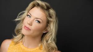 CHICAGO Welcomes Back Robyn Hurder