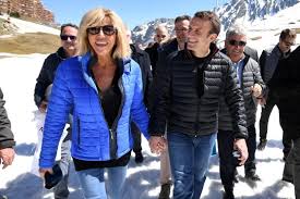 La première dame plus incontournable que jamais en 2021. France S Macron Defied Parental Veto On Schoolboy Love Affair With Teacher Reuters
