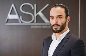 Quand camille, la fille illégitime de l'un. Dix Pour Cent Assaad Bouab Hicham Dit Adieu A La Serie