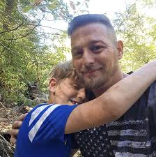 Long shot but when we were in Nashville for the CMA fest this year we meet  a really lovely friendly man in Roberts bar who everyone seemed to know, so  we were