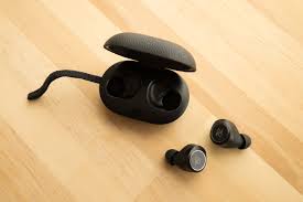 B&O「Beoplay E8」レビュー。高音質でミニマルな完全ワイヤレスイヤホン、ペアリングや途切れについても