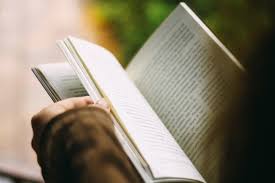 Ces calanques souvent décrites comme des perles de la nature sauront vous séduire et vous faire voyager : Litterature Les Sorties De Livres Les Plus Attendues Apres Le Confinement Sortiraparis Com