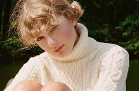 Последние твиты от taylor swift photos (@thetaylorphotos). Every Celeb That Taylor Swift Sent A Folklore Cardigan To Billboard