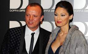 Fino ad oggi tutti sanno che per gigi d'alessio e anna tatangelo le nozze non erano mai state ritenute necessarie, senza contare che nel corso degli anni l'attesa del divorzio tra d'alessio e la sua prima moglie carmela barbato, concretizzatosi solo nel 2014, avrà influito sui rallentamenti e sulle. Anna Tatangelo E Gigi D Alessio Di Nuovo Separati E Lei Si Denuda Sui Social
