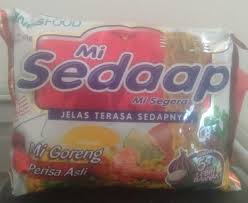 Malaysian mi/mee goreng with crispy onions. Mi Sedaap Mi Segara Jelas Terasa Sedapnya Mi Goreng Perisa Asli Wingsfood 91g