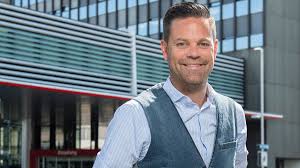 Check spelling or type a new query. Interview Srf Sportmoderator Lukas Studer Ich Liebe Den Moment Wenn Es Kein Zuruck Mehr Gibt