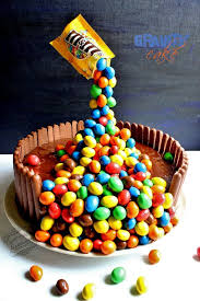 Gravity Cake Ou Gateau Suspendu Chocolat M M S Gateau Gravity Idee Gateau Anniversaire Gateau M M S