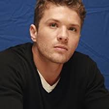 The striped shirt in pastel color of Tanner