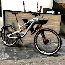 Thats The Bike From Curdev The Yt Industries Capra Ytindustries Foxracing Fahrrad Mountainbike Reisen