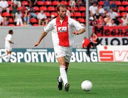 Fsv mainz 05 betrachtet die partie beim 1. Seine Karriere Als Fussballprofi Startete Jurgen Klopp 1990 Beim 1 Fsv Mainz 05 Diesem Klub Sollte