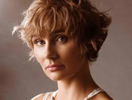 Nashville' star Clare Bowen overcomes scars from childhood cancer
