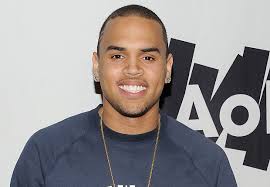 Pai de Rihanna elogia Chris Brown: "Ele é um grande cara"