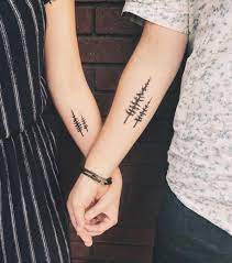 His And Hers Matching Tattoos For Couples Matching Tattoo Designs Couple Tattoo D Zusammenpassende Tattoos Paare Tatowierungen Im Partnerlook Paar Tattoo