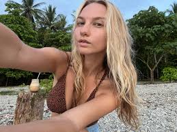 Lily Gaia (ulilyivyofficial) - Reddit