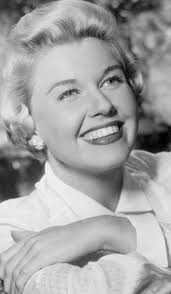 How could anyone not like Doris Day . Her smile can light up an entire  stadium with its immense power.💞💞💞🙏