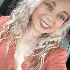 Leesa Daniel's Instagram, Twitter & Facebook