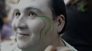 Le Pegó Como Venía