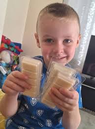 All You Need Is Love And A Cat 🤩 £16.99 💗 Round Melt Burner