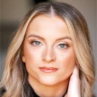 Anna Purser's Instagram, Twitter & Facebook