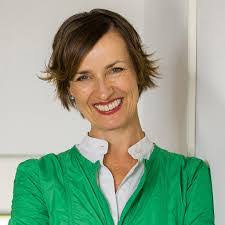 Sandra Mantz's Instagram, Twitter & Facebook