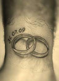 Pin By Cana Make On Tattoo True Love Wedding Band Tattoo Interlocking Wedding Rings Tattoo Wedding Rings