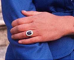 On february 24, 1981, princess diana — then lady diana spencer — and prince charles announced their engagement with a series of portraits taken outside of buckingham palace. Princess Diana The Crown Leaves People Wild For Engagement Ring Replicas Express Co Uk