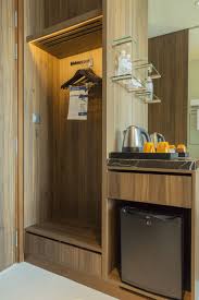 kamar hotel closet de hotel buscar con google hotel kamar hotel hotel room interior hotel room design hotel bedroom design