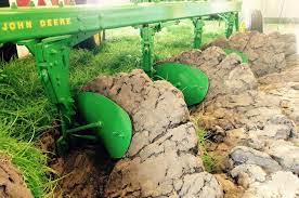 The difference between plow and cultivator is that plow is a device pulled through the ground in a plow is to turn over soil , can be to a depth of 8 or 10 inches. Tilling Vs Plowing Understanding The Difference Toptillers Com