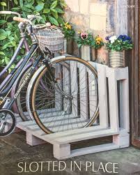 Fietsenrek Van Pallets Paletten Garten Diy Fahrradtrager Und Fahrradabstellraum