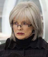 Moderne Blunt Bob Frisuren Fur Altere Frauen Older Women Hairstyles Hair Styles Medium Length Hair Styles