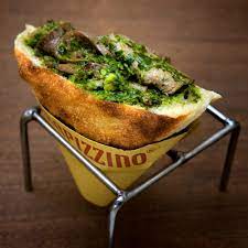 Lingua di vitello bollita in salsa verde, ricetta tipica laziale. Trapizzino Con Lingua In Salsa Verde Scopri Il Gusto