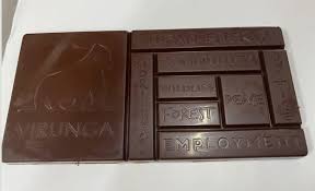 Het concertgebouw is geopend in 2002, toen brugge culturele hoofdstad van europa was. Dominique Persoone Even Terug Uit Congo Waar Hij Chocoladefabriek Startte Nog Voor De Zomer Liggen Eerste Repen In Brugge Foto Pzc Nl
