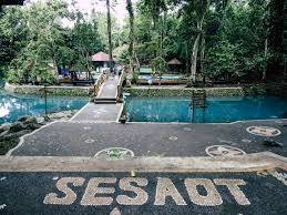 Picnic ground in lombok, nusa tenggara barat, indonesia. Wisata Pemandian Desa Sesaot Segar Alami Berhiaskan Tangga Air