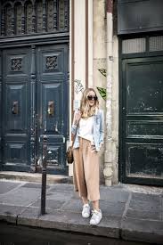 Graphic tees, activewear, jeans, sleepwear, dresses & rompers 25 Casual Outfit Ideas Every Girl Who Goes To College Will Love