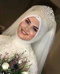 Pin By Tasneem Tooreea On Tesettur Wedding Dresses Hijab Wedding Dresses Muslim Wedding Dresses