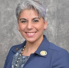 Kristin Leavitt's Instagram, Twitter & Facebook