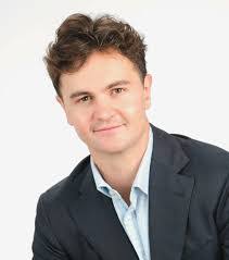 Gil Lipkin's Instagram, Twitter & Facebook