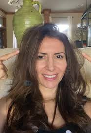 Ella esta despeinada. ¿Como lo escribes en inglés?