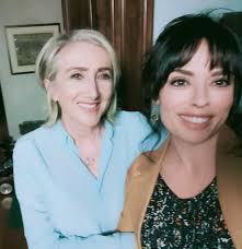 Dialogo tra la parrucchiera e la mi mamma. Parrucchiera: Ho visto la Gaia  in TV, su Raiuno! Era incinta. Mamma: No, l'avrei saputo. Parrucchiera:  Paola, giuro, è con Lunetta Savino. In una