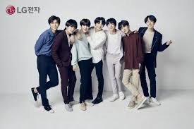 Bts All Have Black Hair In The Lg Photo I Smell A Comeback Omg My Heart Can T Take The All Black Bts Photo Bangtan Jungkook