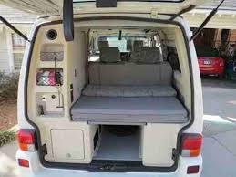 Un fourgon aménagé comme un camping car, c'est l'assurance de pouvoir partir en week end ou en vacances, à et puis le fourgon aménagé c'est bien moins encombrant pour le stationner à la maison ou sur une place parking. Vw Bus Ausbau Diy And Concepts For You 30 Bus Automobile Automobiles We Re Within T Fourgon Amenage Camping Car Petit Camping Car Amenagement Camping Car