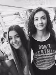 .hoş geldiniz.afili aşkın güzeli burcu özberk mi yoksa sen çal kaıpımının güzeli hande erçel mi diye. 1 Twitter Image 3423273 On Favim Com