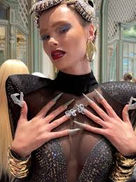 Acrylic marble design using all @glitterbels colour powders:- Creme brûlée,  Liquid Gold, Mulled Wine, Autumn Leaves. Finish by capping in Glass  slippers clear after this step! Link in bio✨