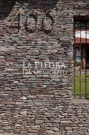Esta opción de la aplicación de piedra de revestimiento da a la fachada de su hogar un aspecto hogareño y, al mismo tiempo, rústico. Pin En Proyectos De La Piedra De Occidente